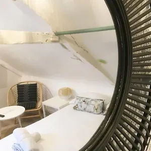la-cabane-petit-studio-mansard-plage-50m-rue-gratuite.inbrittany.com/