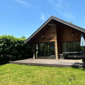  Chalet Chalet Les Pieds Dans L'eau Aiguebelette